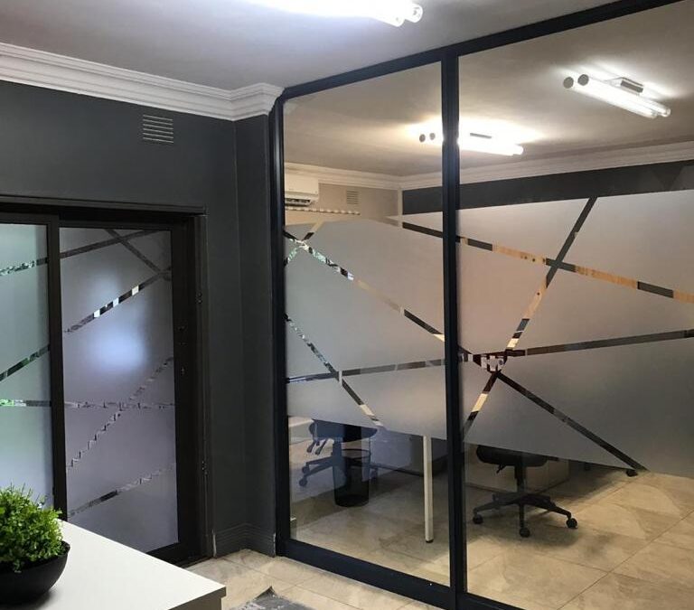 Glass Partitioning Versus Standard Partitioning For Offices